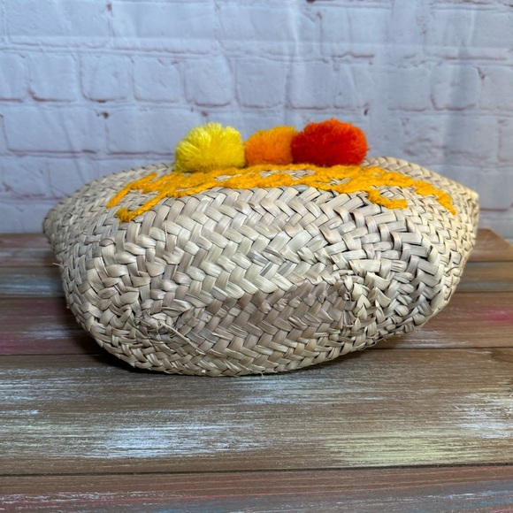 Straw woven beach handbag 14x10X5 inch Qty 3 or 3/$25 - Picture 4 of 6